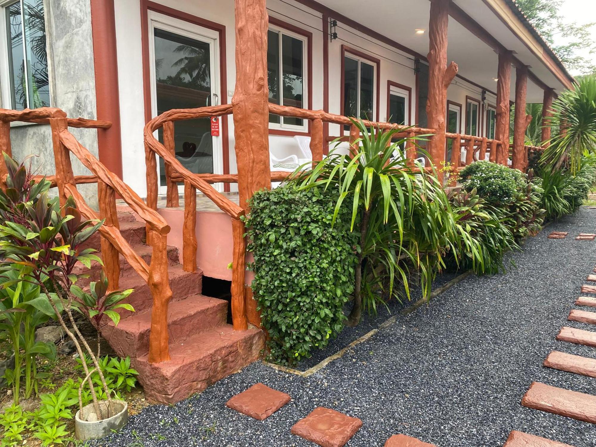 Arya Bungalow 란타섬 외부 사진